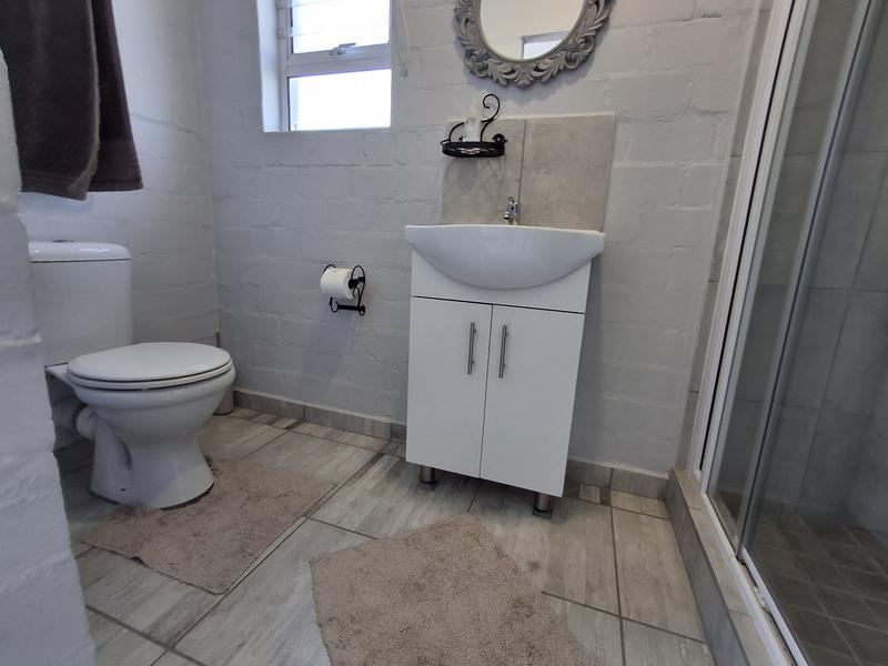 To Let 4 Bedroom Property for Rent in Britannia Bay Western Cape